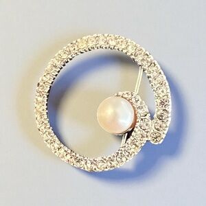 Vtg SIGNED MARVELLA BY MONET clear rhinestone faux pearl Brooch Pin silver tone